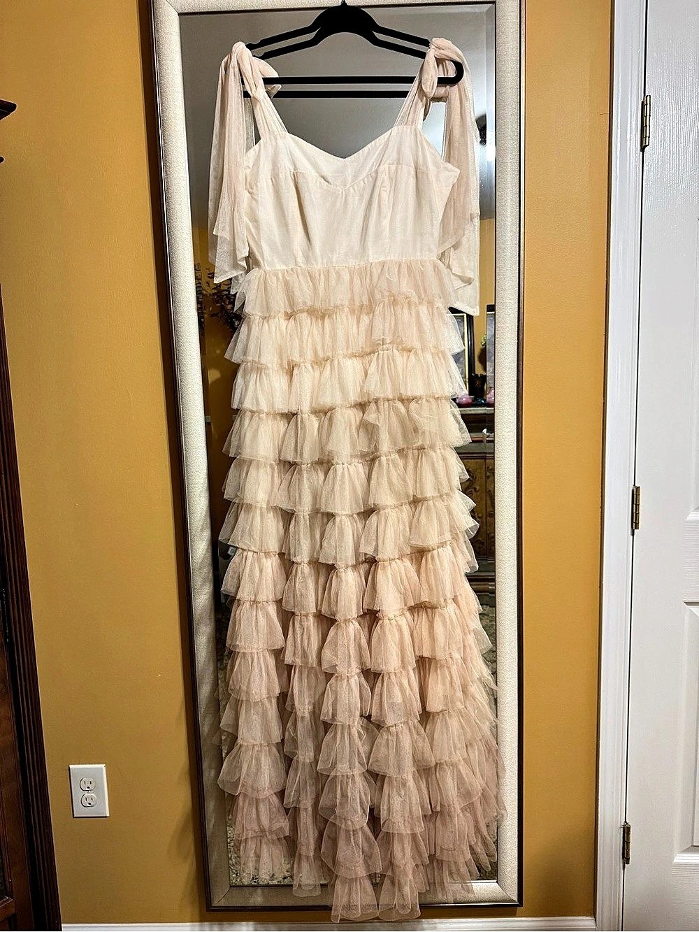 Aura Red Dress Boutique “Feel My Love” Ivory Tulle Ruffle Maxi Gown L Like New